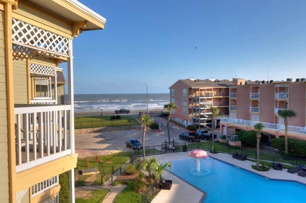 Apartamento Beautiful Ocean Views At The Victorian Galveston Exterior foto