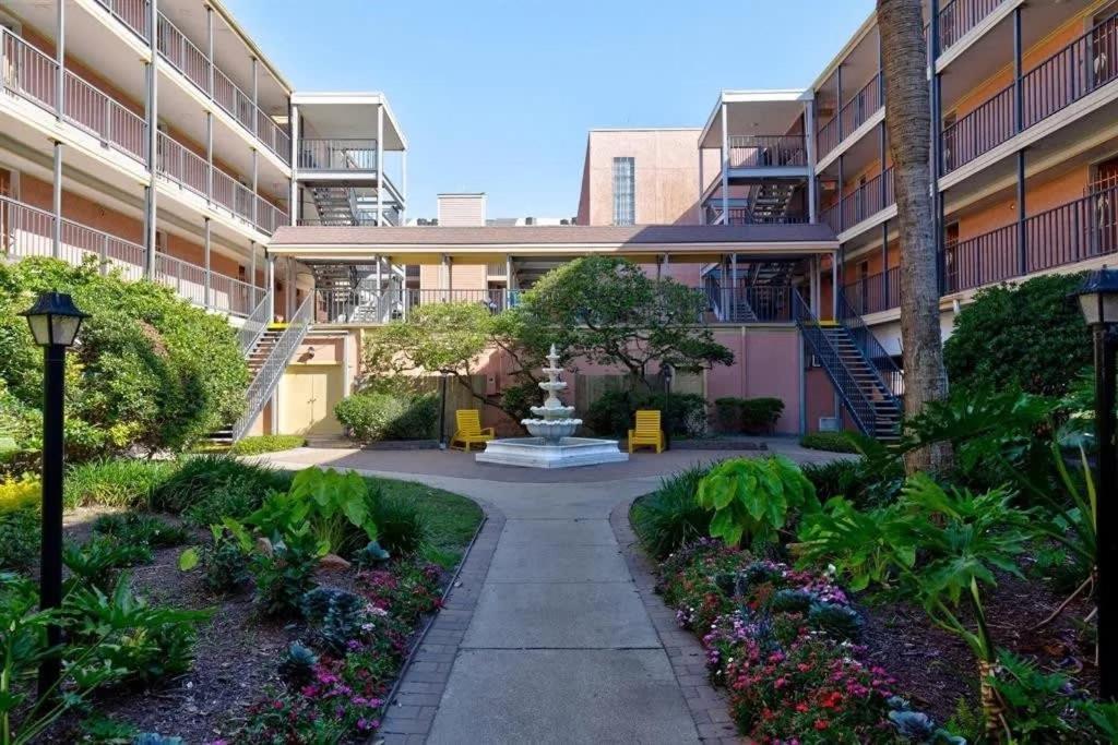Apartamento Beautiful Ocean Views At The Victorian Galveston Exterior foto