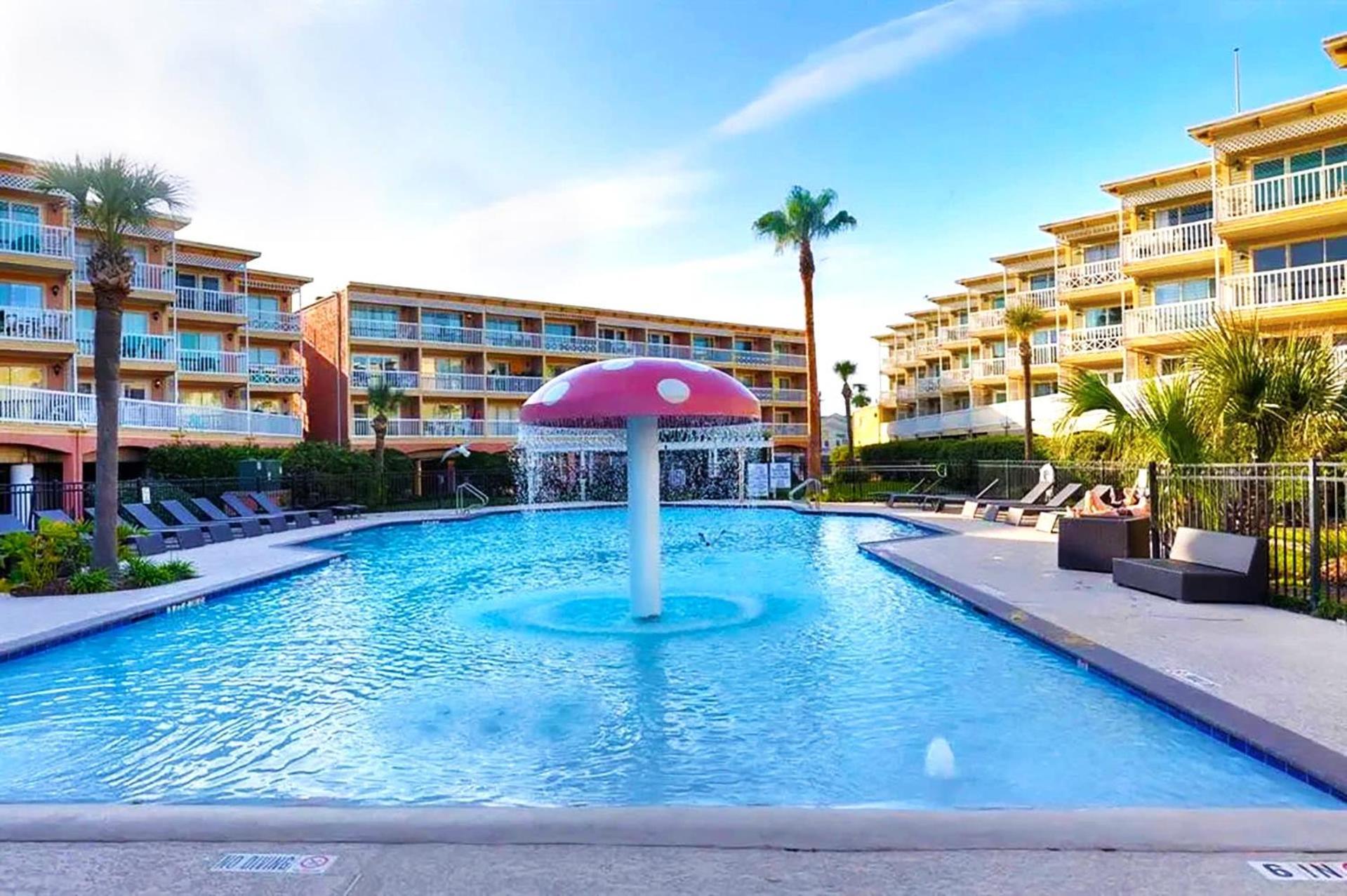 Apartamento Beautiful Ocean Views At The Victorian Galveston Exterior foto